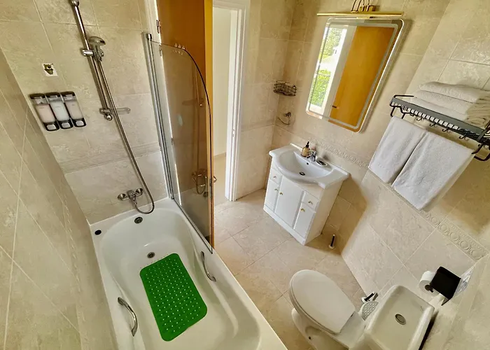 Villa With Pool And Sea View!