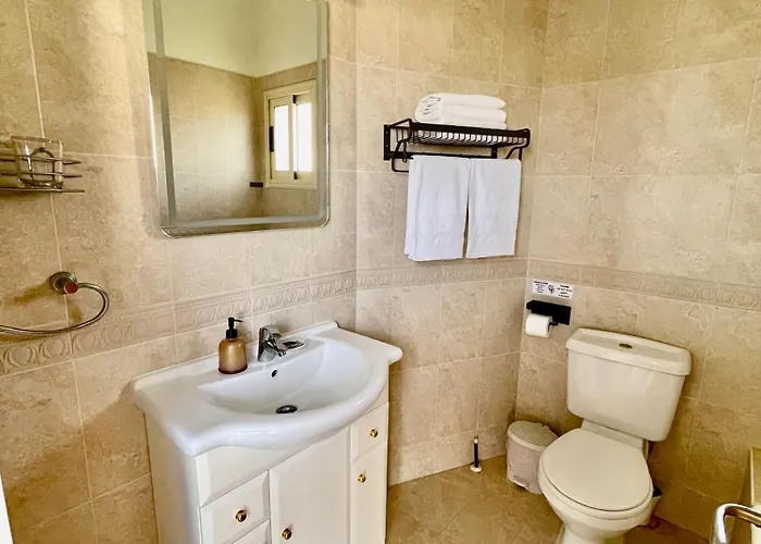 Villa With Pool And Sea View! *