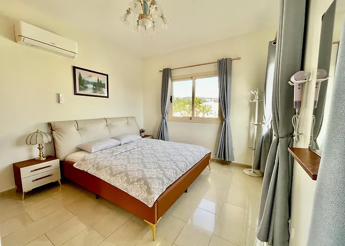 With Pool And Sea View!