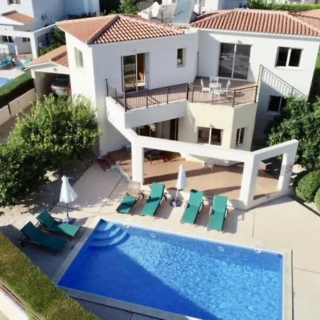 Villa With Pool And Sea View! *