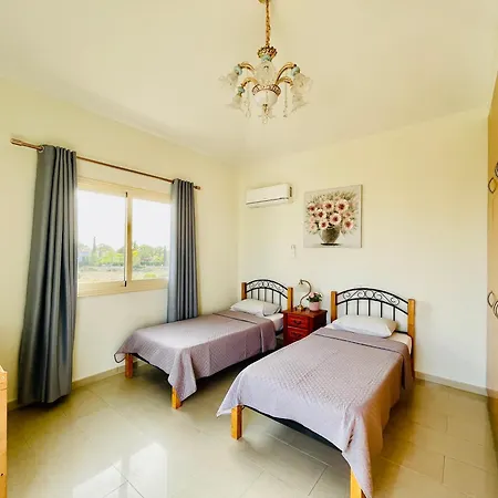 With Pool And Sea View!