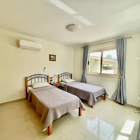 Villa With Pool And Sea View! *