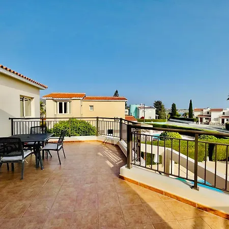 Villa With Pool And Sea View!