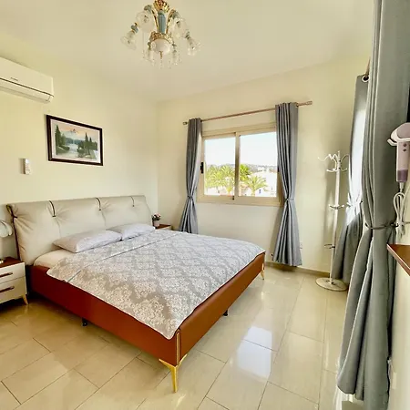 With Pool And Sea View!