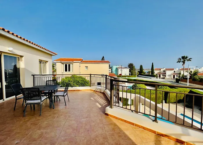 Vila With Pool And Sea View!