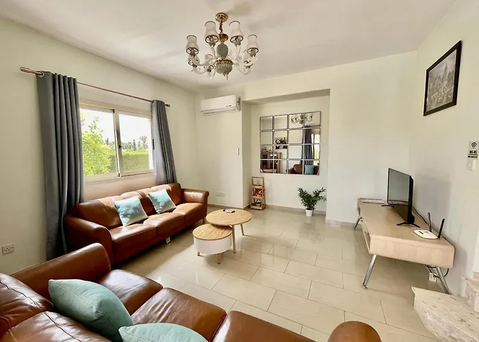 Vila With Pool And Sea View!